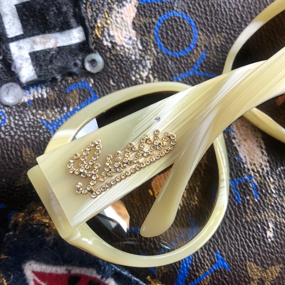 💎🕶💎 GUCCI 💎🕶💎 Bedazzled Logo Edt. 💎🕶💎 - Picture 2 of 8